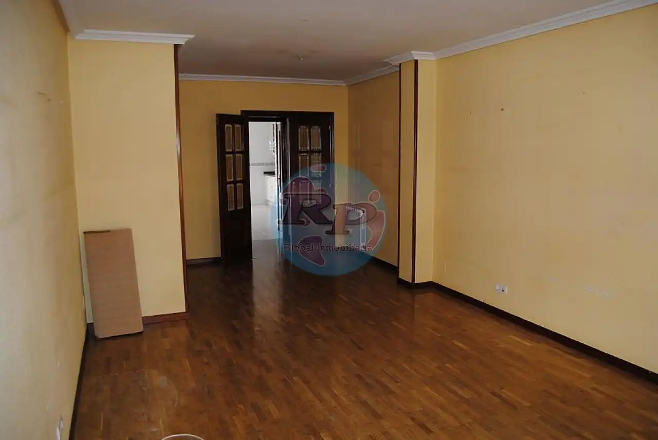 Living room of Flat for sale in La Bañeza   with Heating, Parquet flooring and Terrace