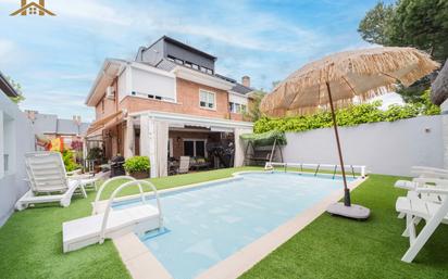 Piscina de Casa o xalet en venda en Majadahonda amb Aire condicionat, Calefacció i Jardí privat