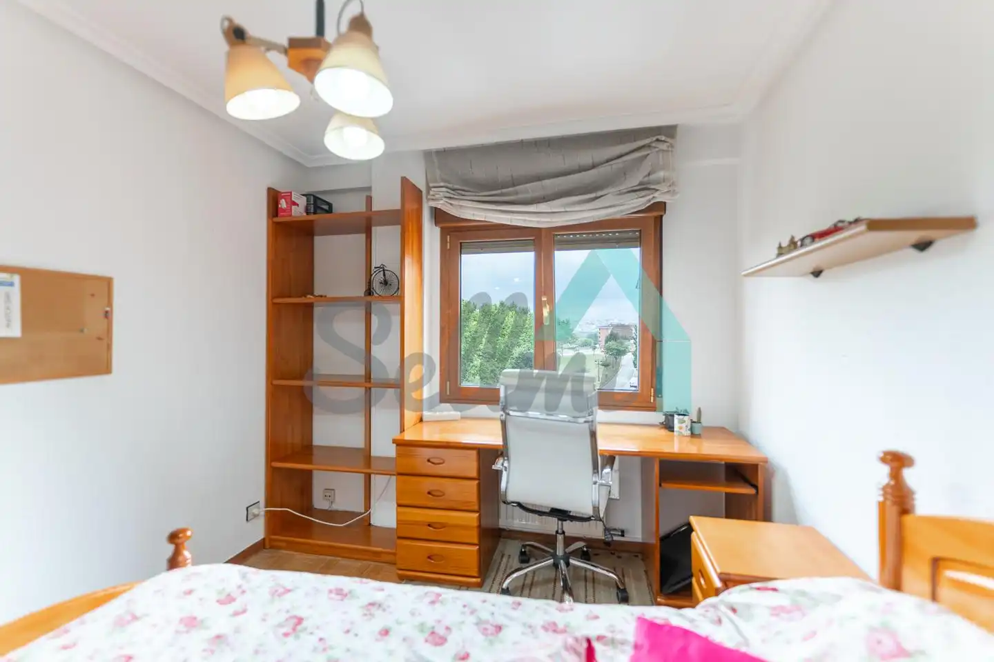 Bedroom of Flat for rent in Oviedo   with Heating, Parquet flooring and Furnished