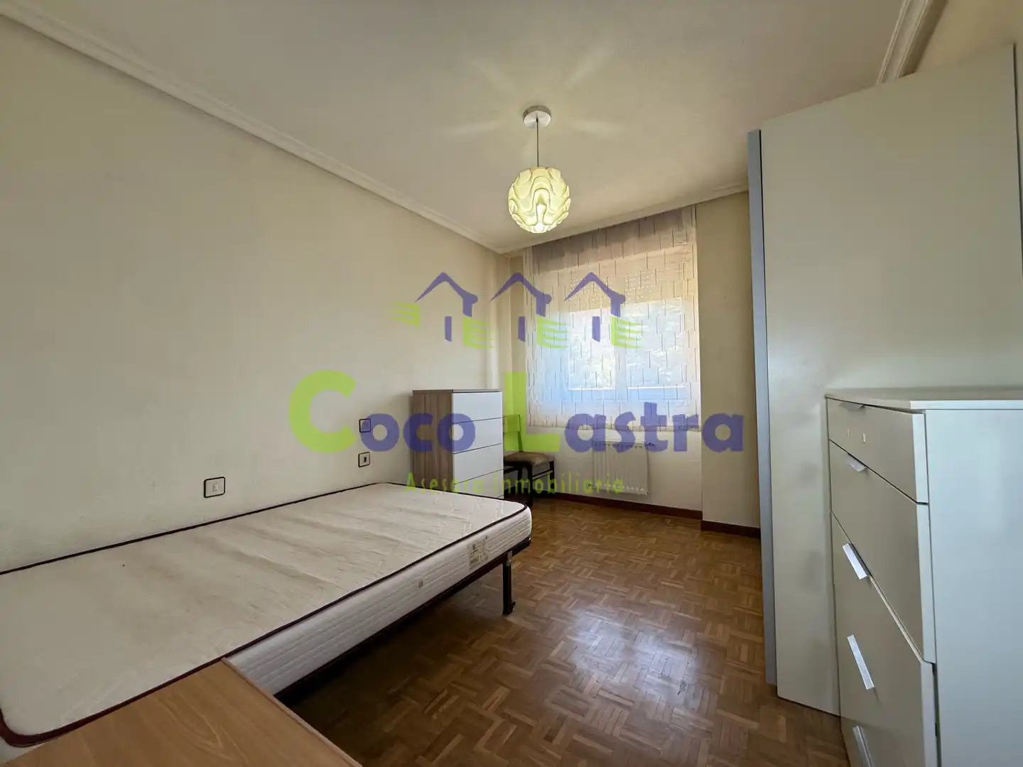 Schlafzimmer von Wohnungen zum Verkauf in Salamanca mit Heizung, Parkett und Balkon