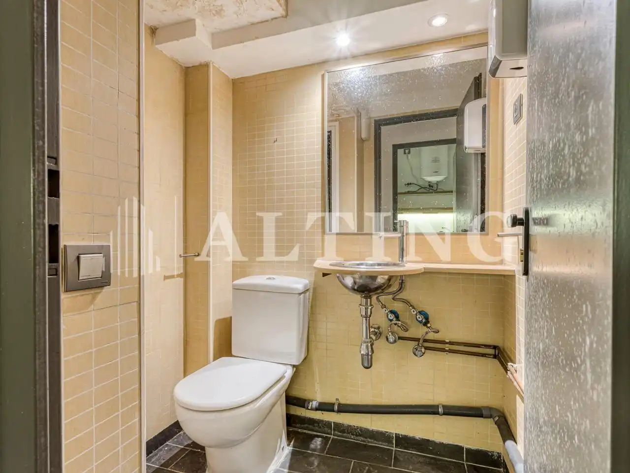 Baño de Local en venta en Barcelona con Aire acondicionado