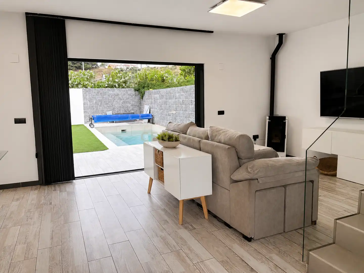 Living room of Houses for sale in Málaga  with Air Conditioner, Private garden and Storage room
