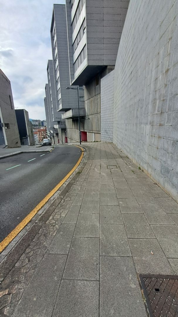 Vista exterior de Garatge en venda en Bilbao 