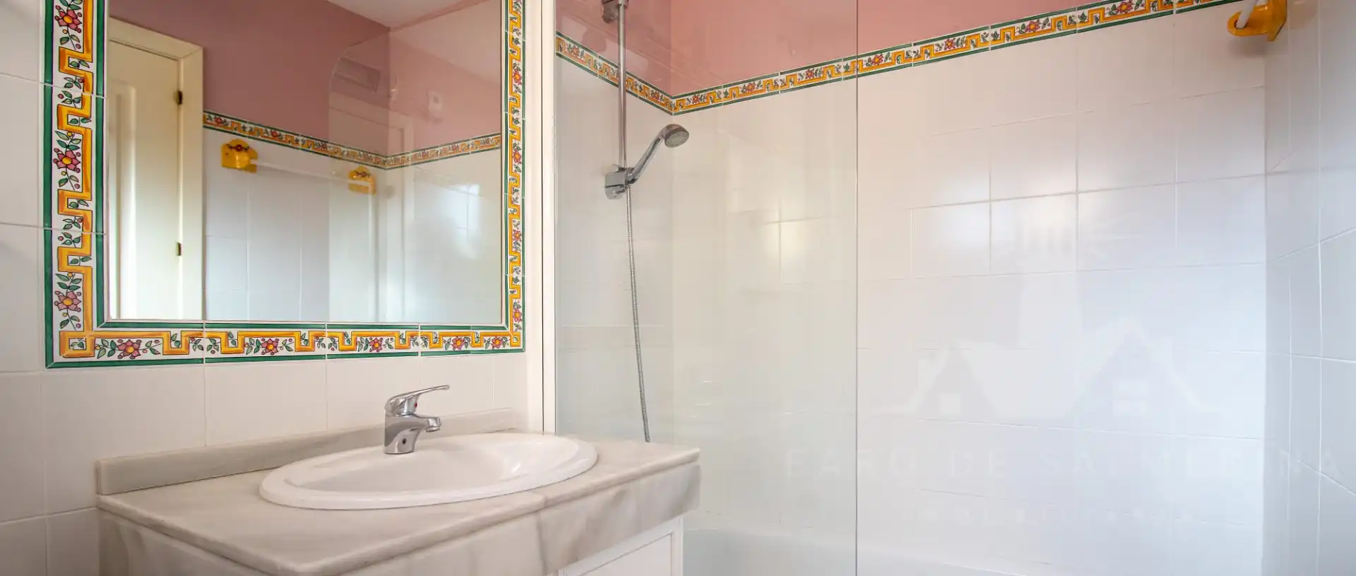 Baño de Casa adosada en venta en Rota con Aire acondicionado, Terraza y Piscina comunitaria