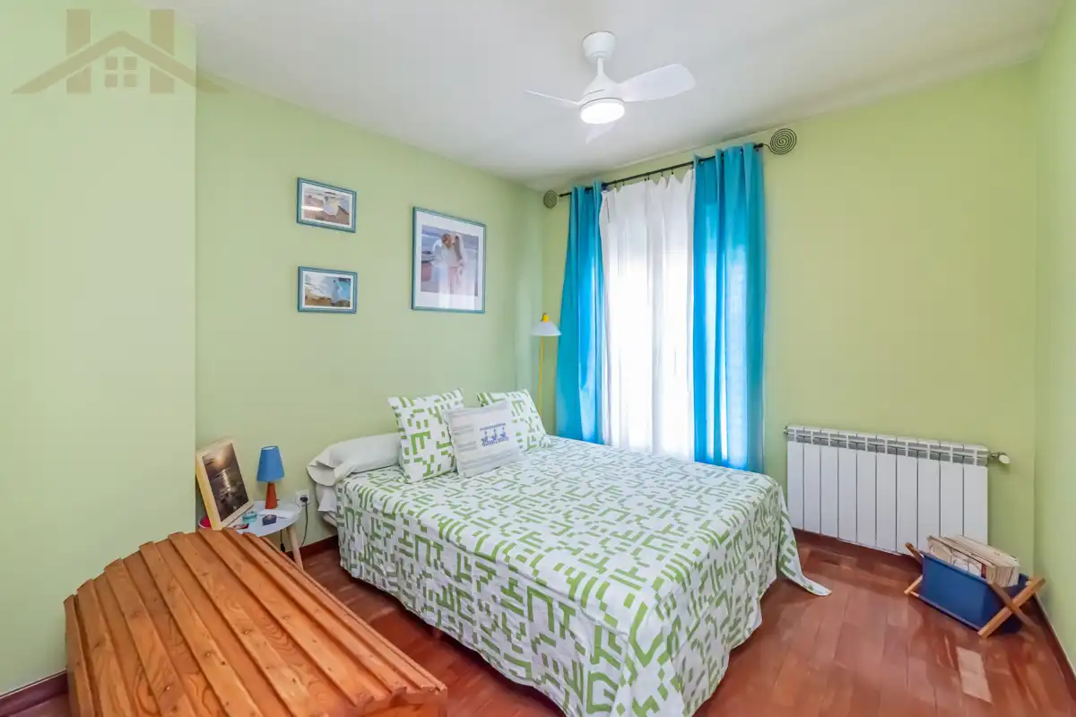 Habitación de Casa adosada en venta en Leganés con Aire acondicionado, Calefacción y Jardín privado