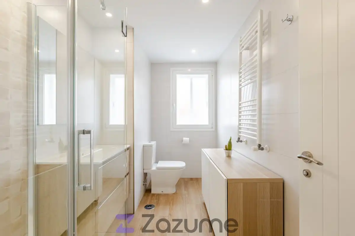 Badezimmer von Wohnung zur Miete in Madrid mit Klimaanlage, Heizung und Terrasse