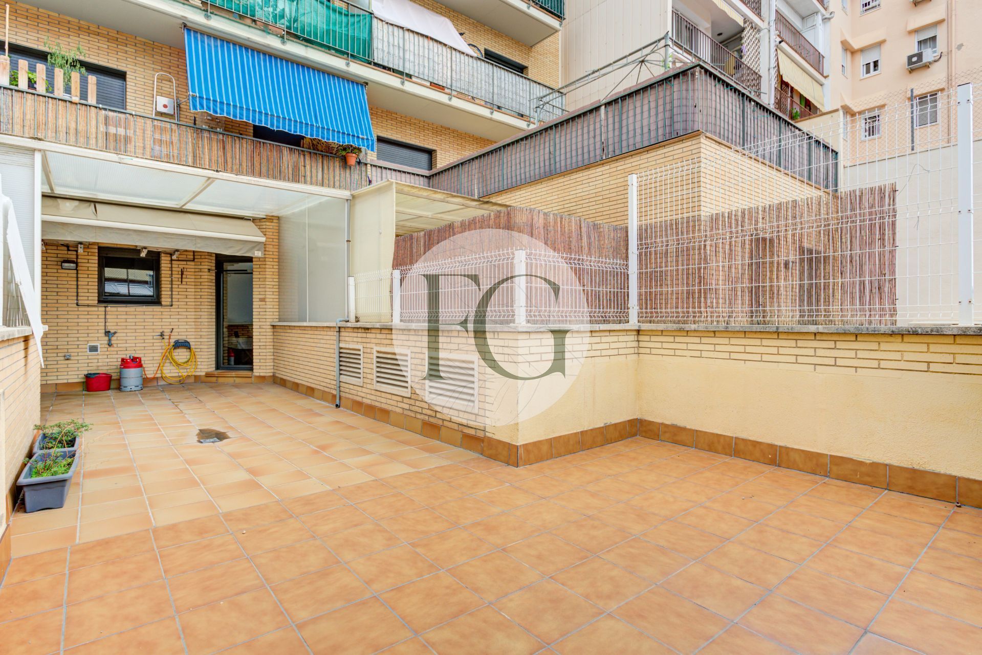 Exterior view of Flat for sale in Terrassa  with Air Conditioner, Heating and Private garden