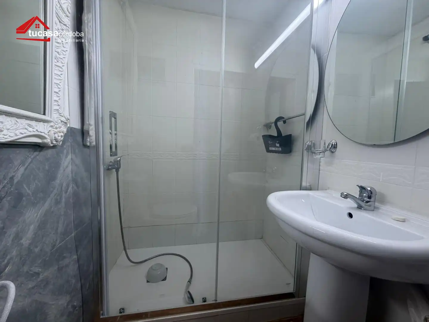 Bathroom of Flat for sale in Córdoba  with Air Conditioner, Terrace and Furnished