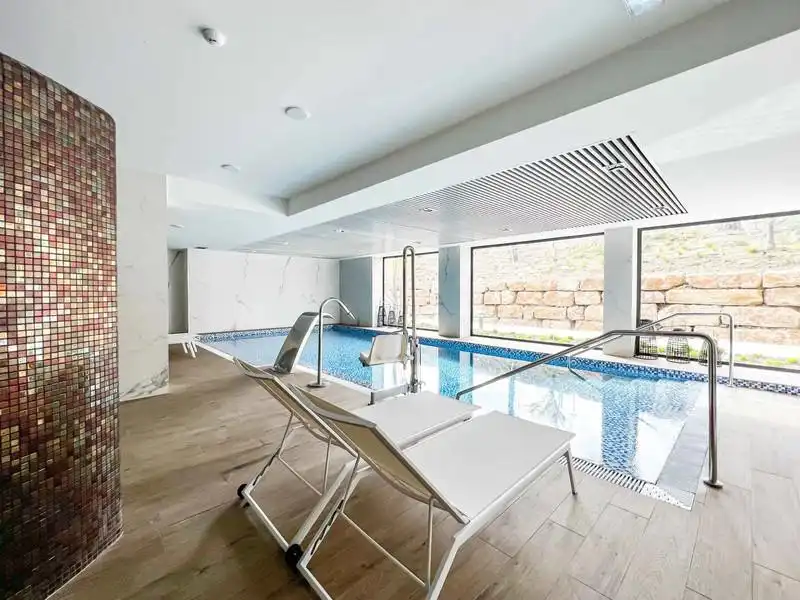 Piscina de Planta baja de alquiler en Estepona con Aire acondicionado, Calefacción y Terraza
