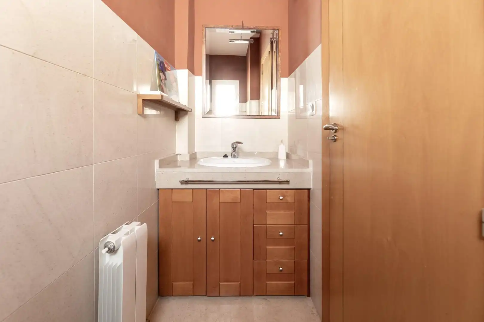 Badezimmer von Einfamilien-Reihenhaus zum Verkauf in Granada mit Klimaanlage, Heizung und Privatgarten