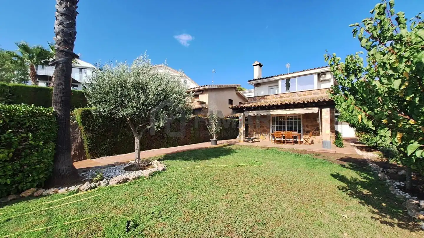 Casa amb terrassa en venda a Vilassar de Dalt