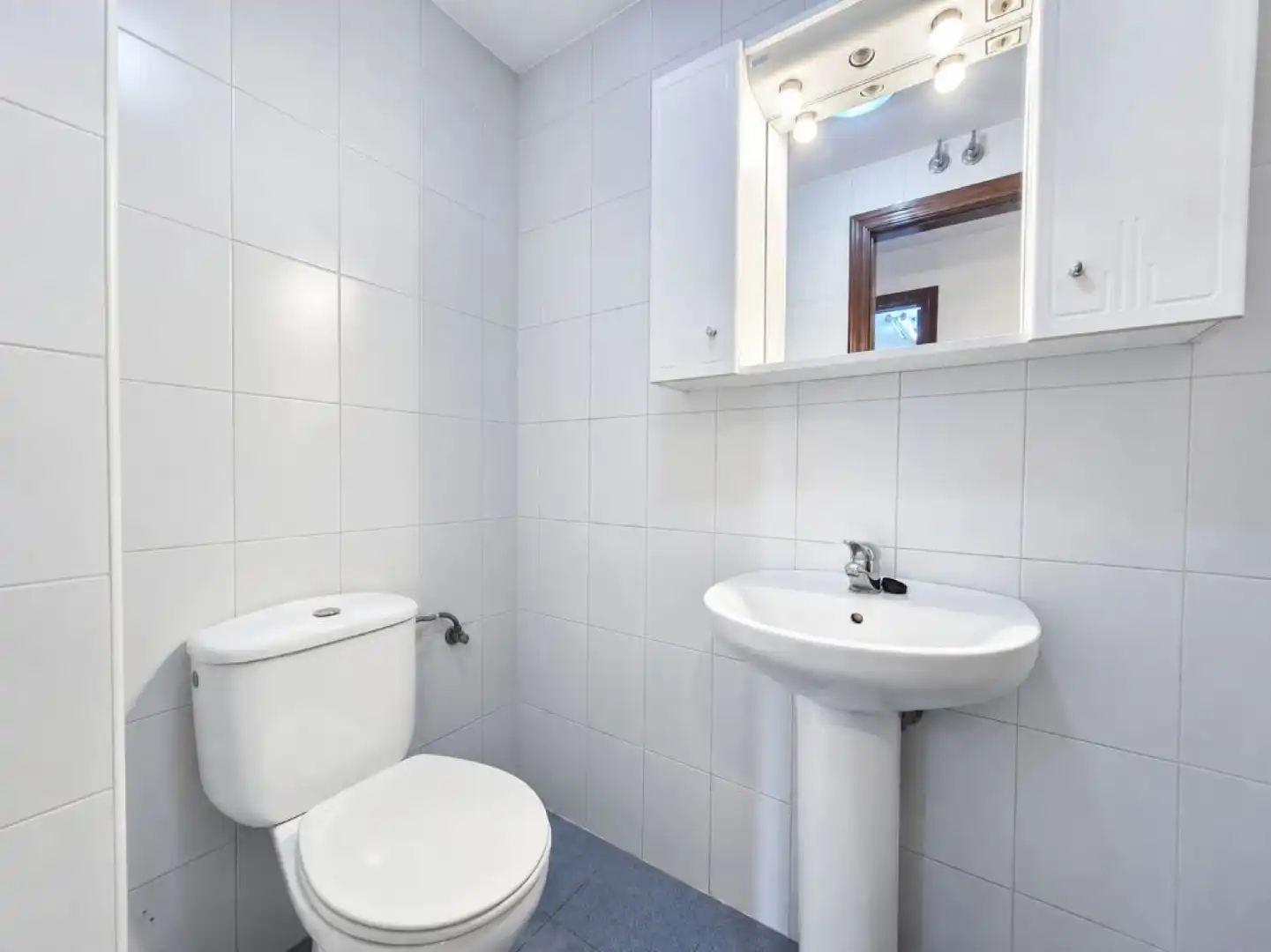 Baño de Piso en venta en Los Corrales de Buelna  con Calefacción, Jardín privado y Parquet