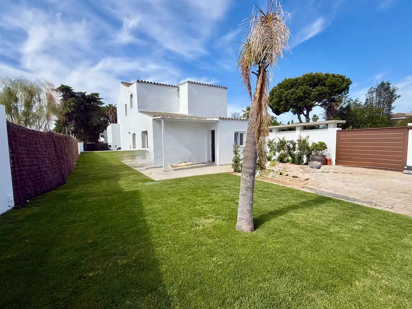Exterior view of Houses for sale in El Puerto de Santa María  with Private garden, Swimming Pool and Furnished