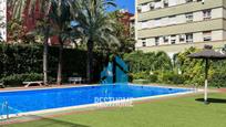 Swimming pool of Flat for sale in  Valencia Capital  with Air Conditioner, Heating and Private garden