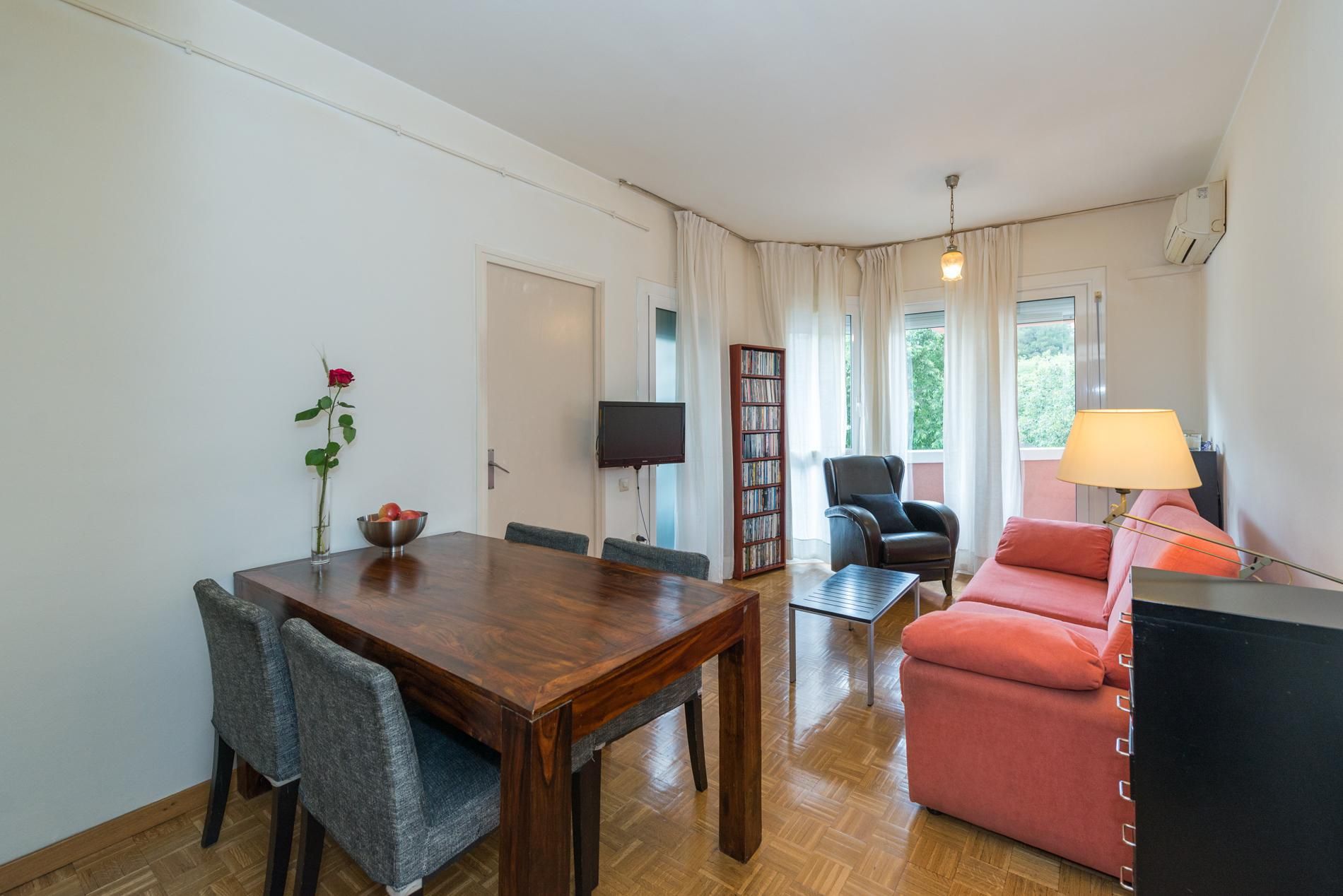 Sala d'estar de Apartament de lloguer en  Barcelona Capital amb Aire condicionat i Parquet