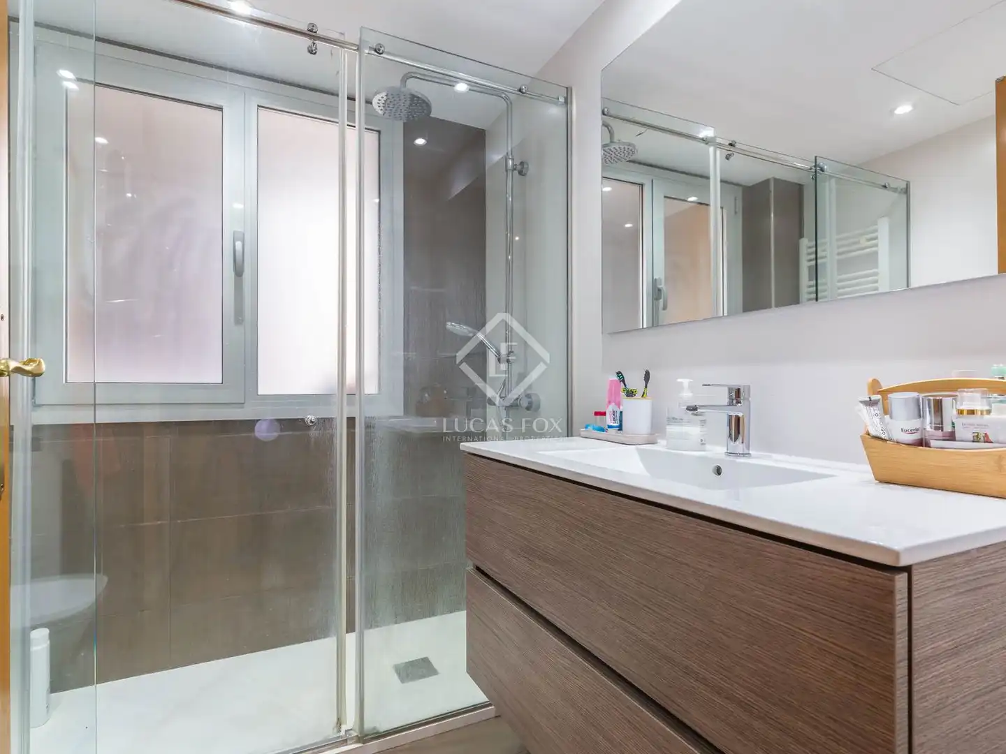 Baño de Piso en venta en Sant Just Desvern con Aire acondicionado, Terraza y Trastero