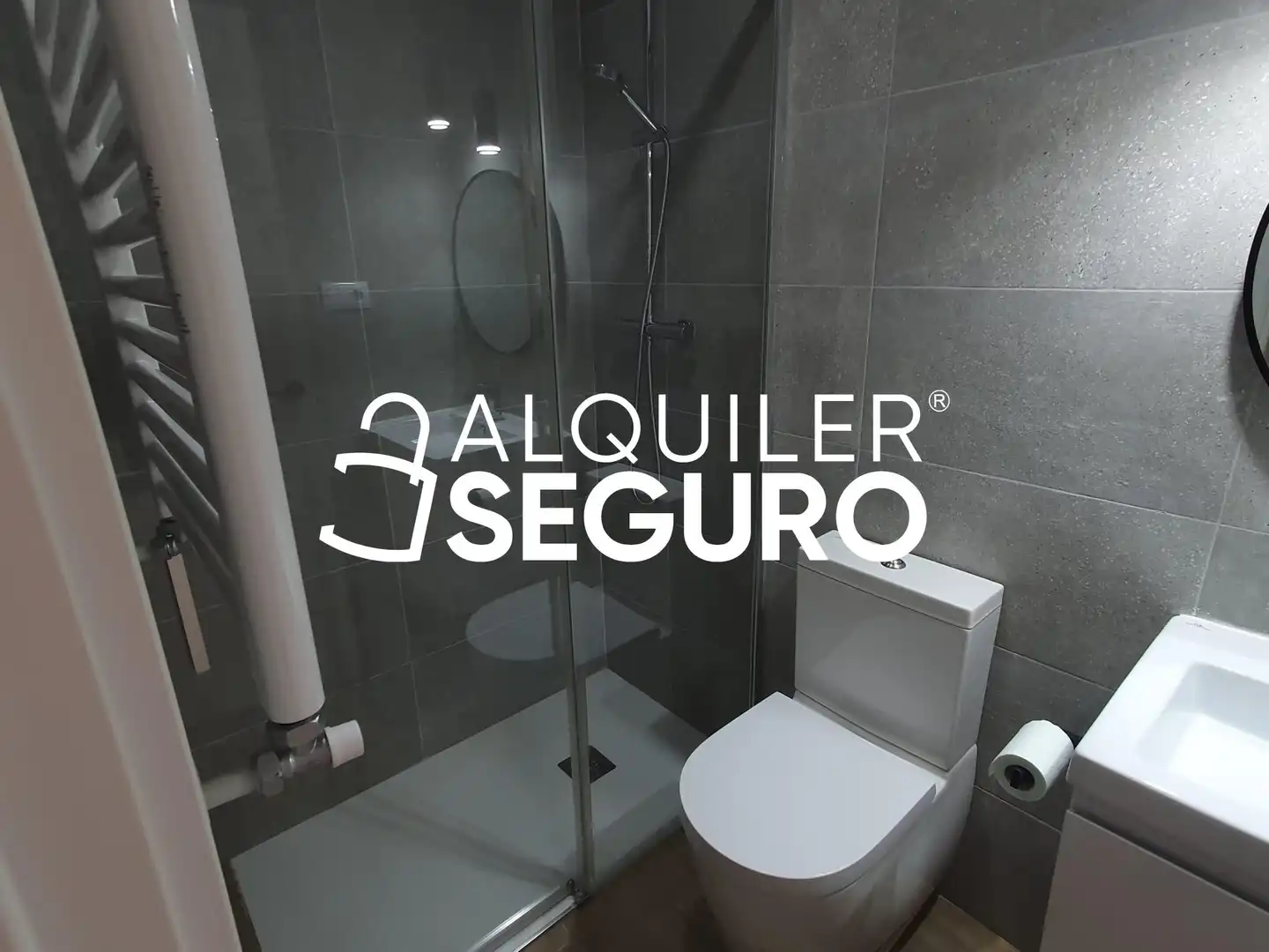 Bathroom of Flat for rent in Madrid  with Air Conditioner, Heating and Terrace