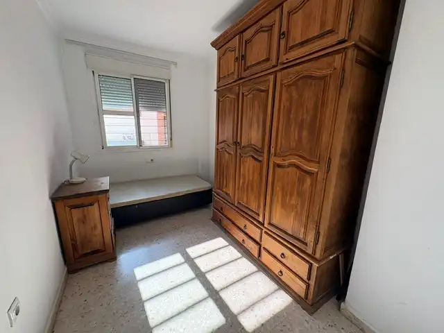 Bedroom of Flat for sale in Algeciras  with Storage room, Oven and Washing machine
