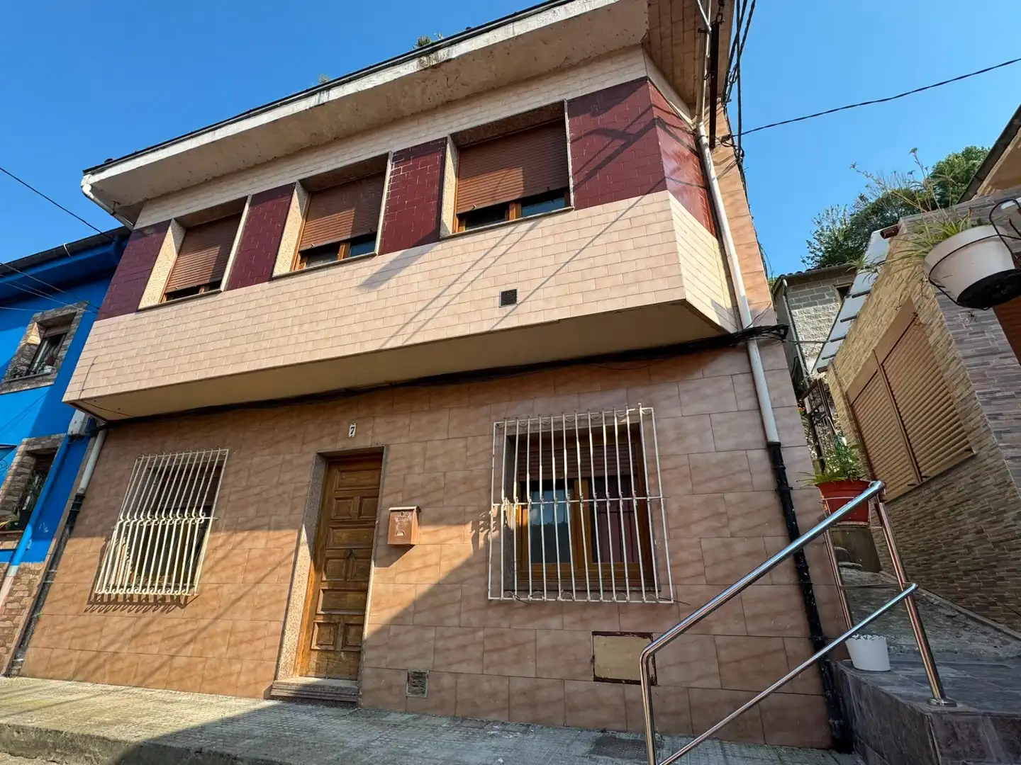 Vista exterior de Casa adosada en venta en San Martín del Rey Aurelio con Terraza