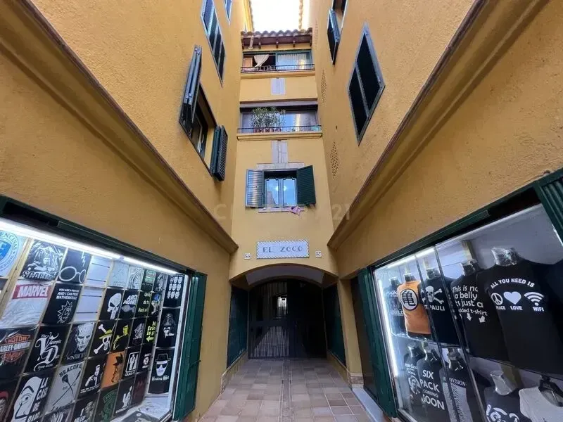 Vista exterior de Oficina en venda en Lloret de Mar amb Aire condicionat