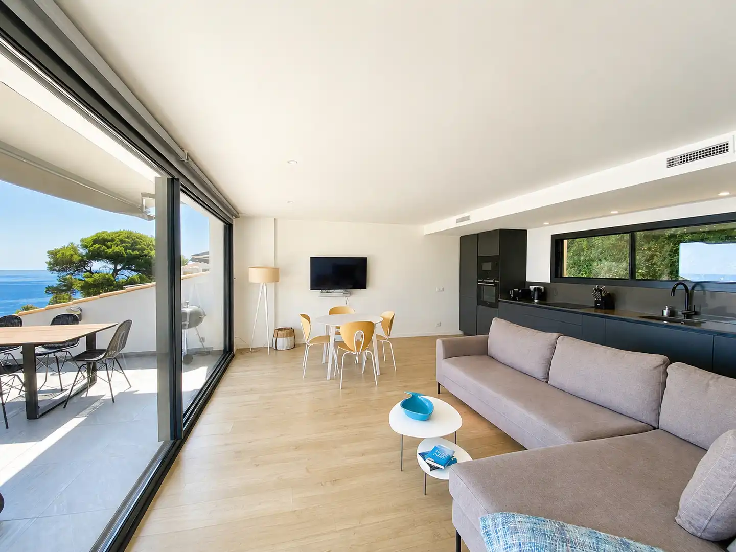 Wohnzimmer von Wohnungen zum Verkauf in Begur mit Klimaanlage, Heizung und Terrasse