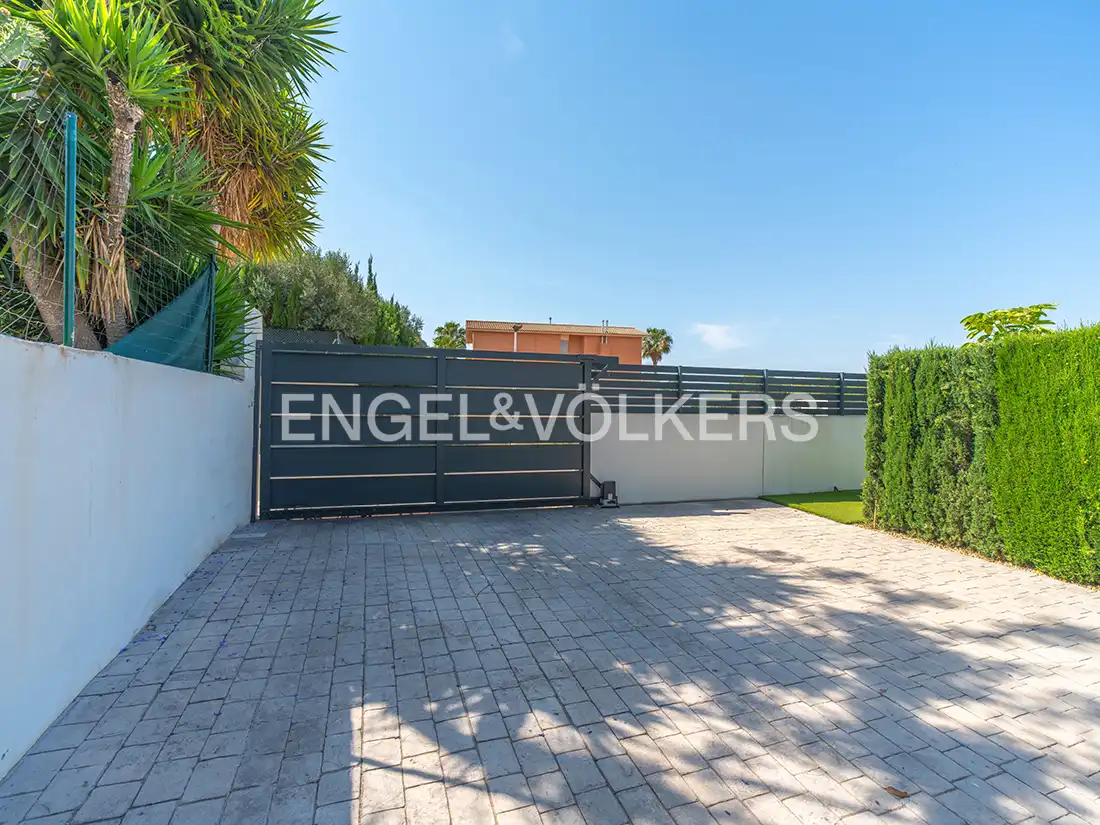 Vista exterior de Casa o chalet en venta en Santa Pola con Aire acondicionado, Calefacción y Jardín privado