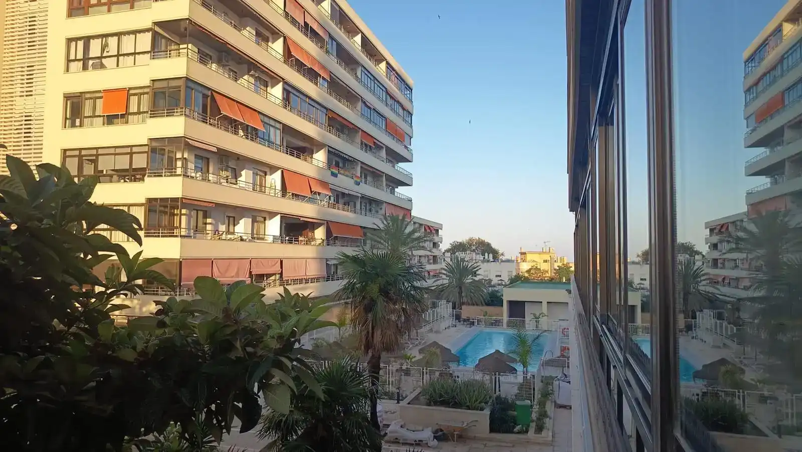 Außenansicht von Wohnung zur Miete in Torremolinos mit Klimaanlage, Privatgarten und Abstellraum