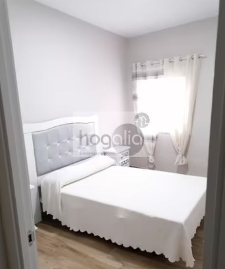 Bedroom of Flat to rent in  Sevilla Capital  with Air Conditioner, Terrace and Furnished