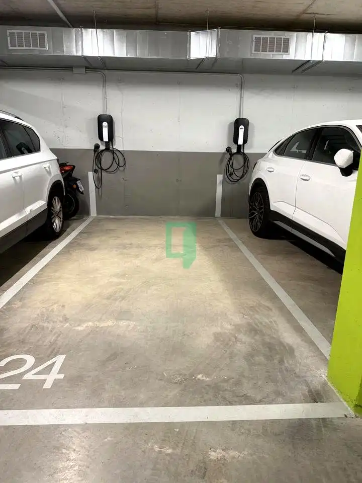 Parkplatz von Wohnung zur Miete in Tiana mit Klimaanlage und Terrasse