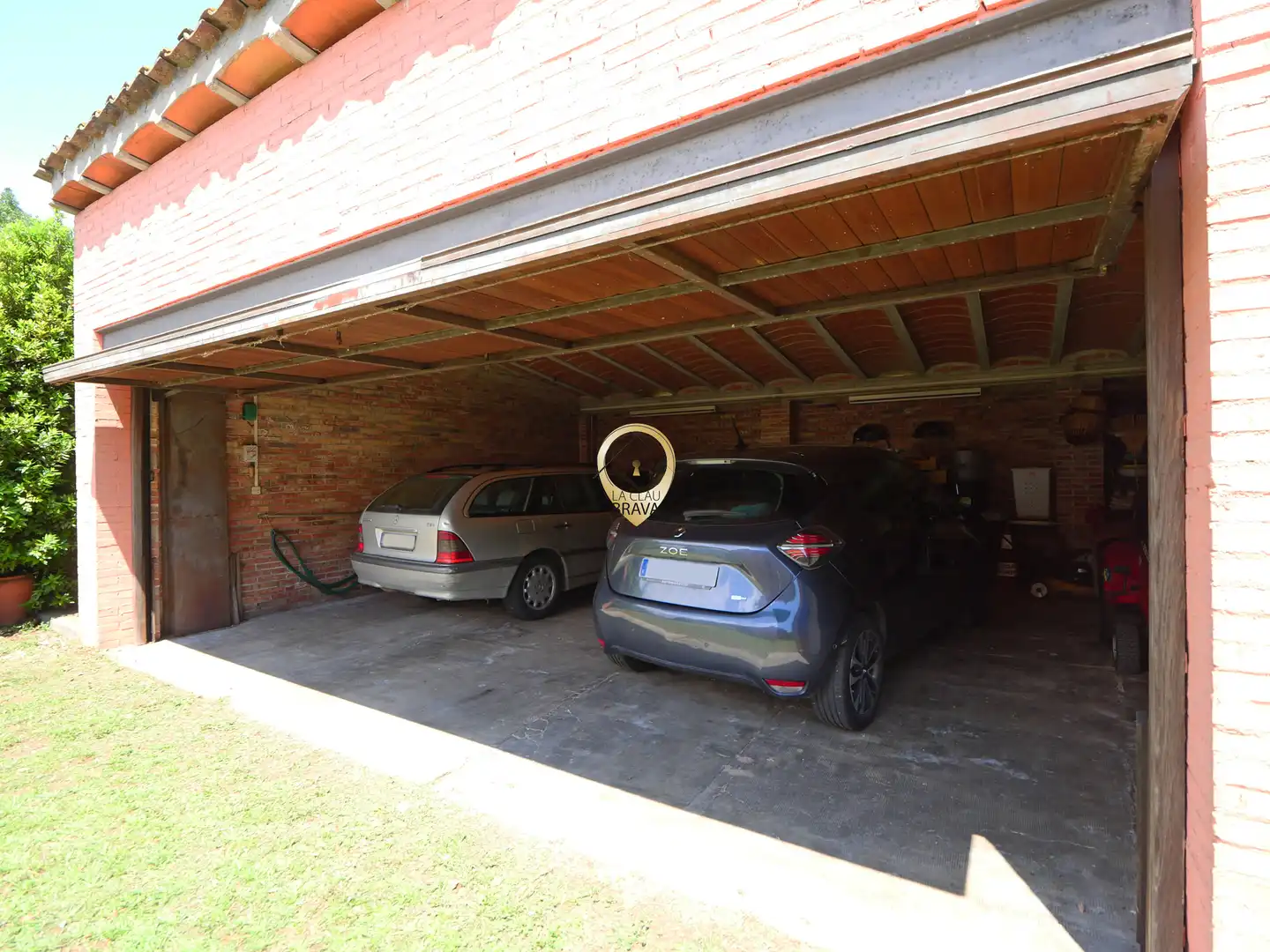 Parkplatz von Country house zum Verkauf in Cassà de la Selva mit Heizung, Privatgarten und Abstellraum