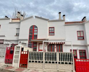 Exterior view of House or chalet for sale in Palencia Capital  with Terrace