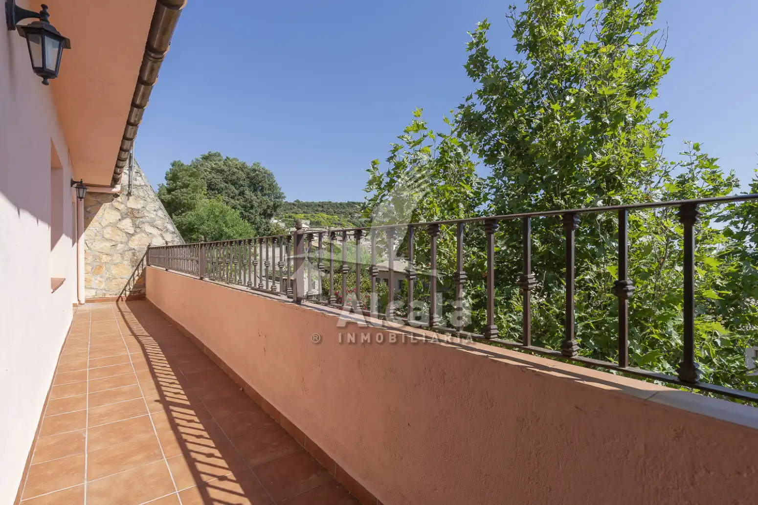 Terrassa de Casa adosada en venda en Alocén amb Calefacció