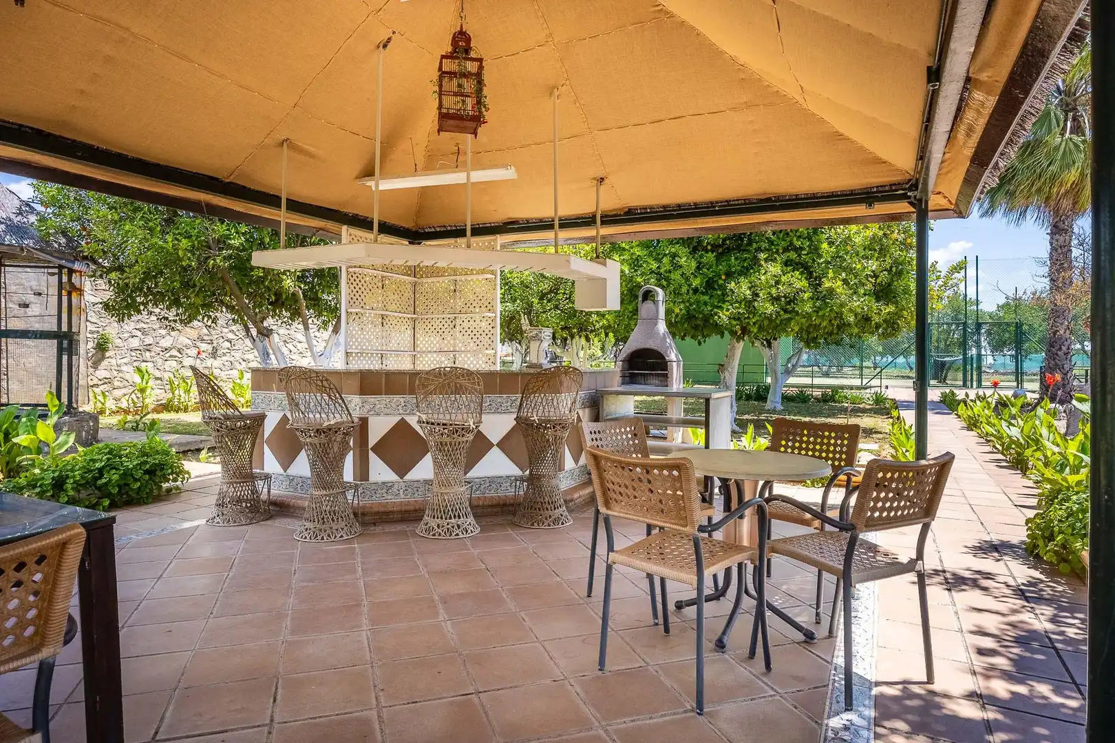 Terrassa de Finca rústica en venda en Sanlúcar la Mayor amb Calefacció, Jardí privat i Terrassa