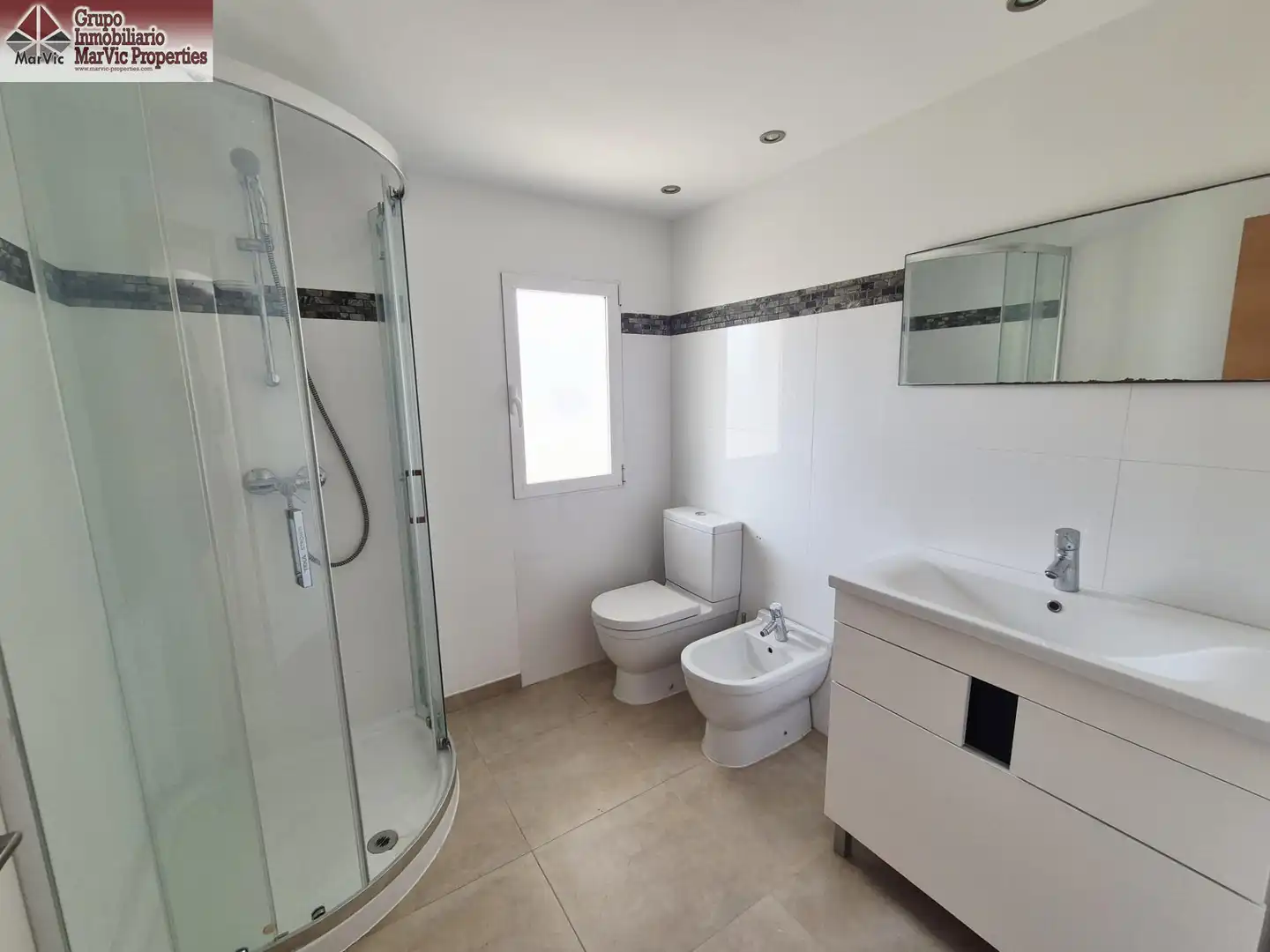 Casa aparellada amb terrassa en venda a L'Albir, imagen 23