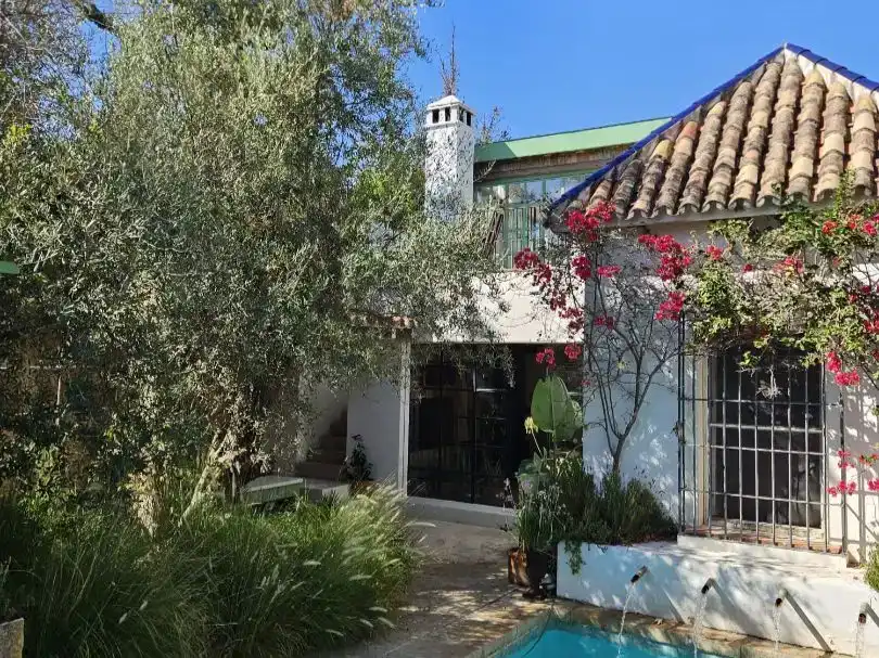 Vista exterior de Casa o chalet en venta en Marbella con Aire acondicionado, Piscina y Balcón