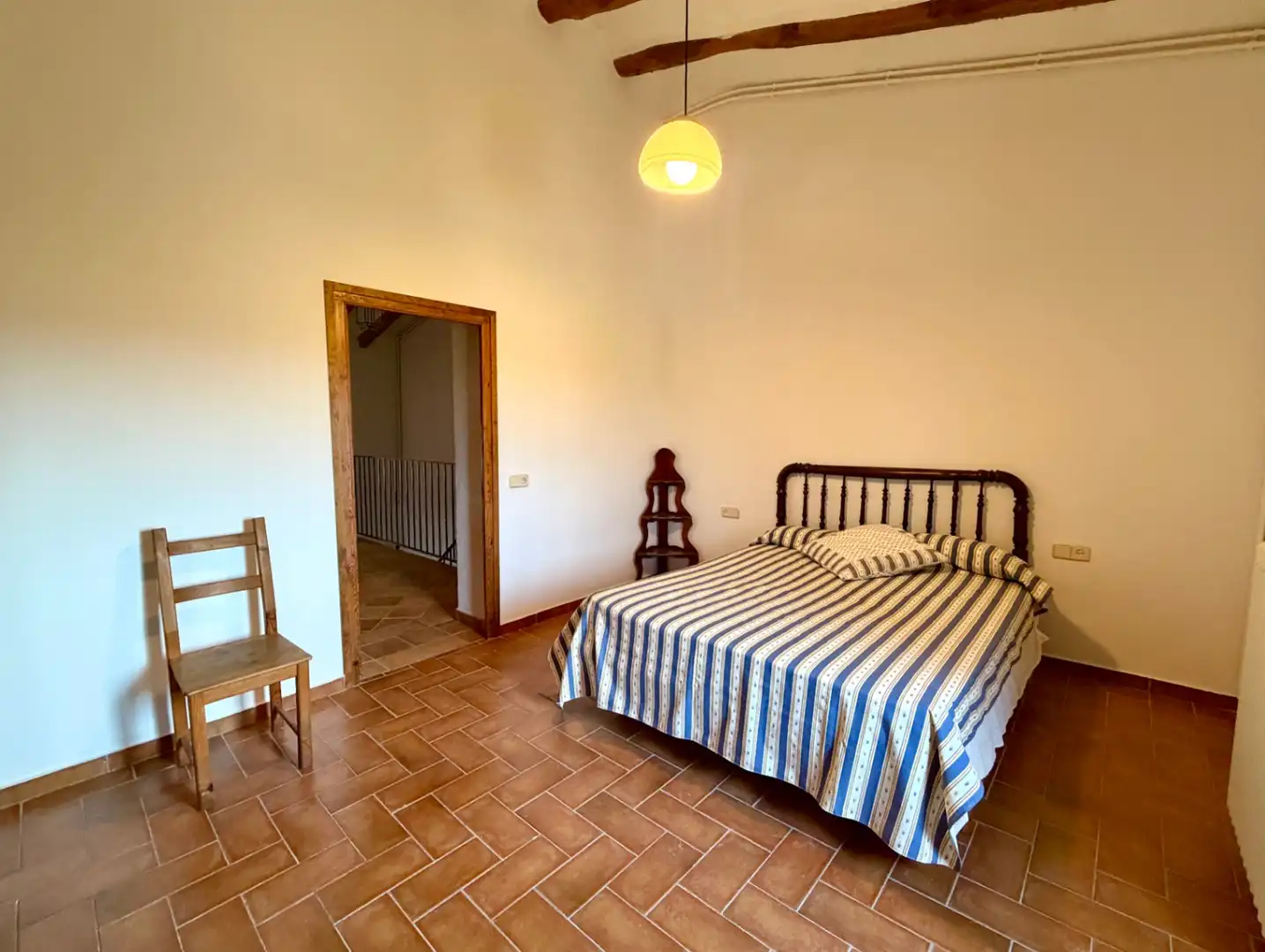 Dormitori de Finca rústica de lloguer en Canyelles amb Aire condicionat, Calefacció i Jardí privat