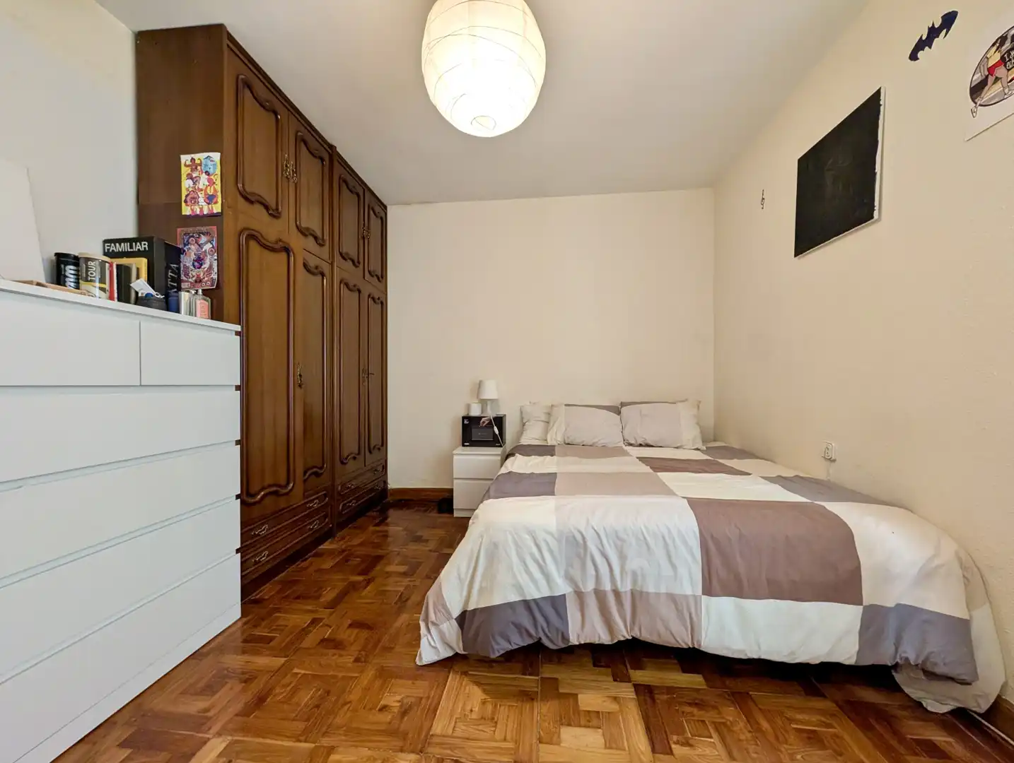 Dormitori de Pis en venda en Oviedo  amb Calefacció, Parquet i Traster