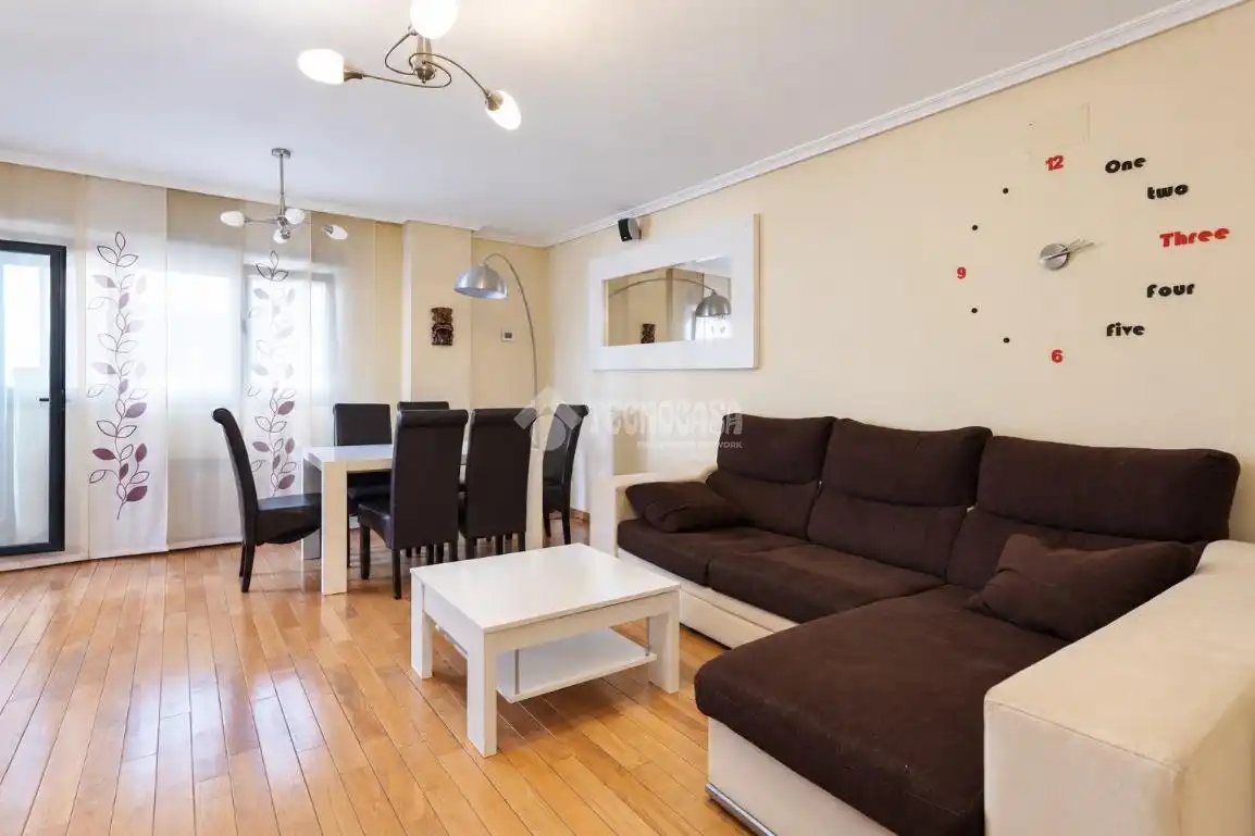 Flat for sale in Los Robles, imagen 2