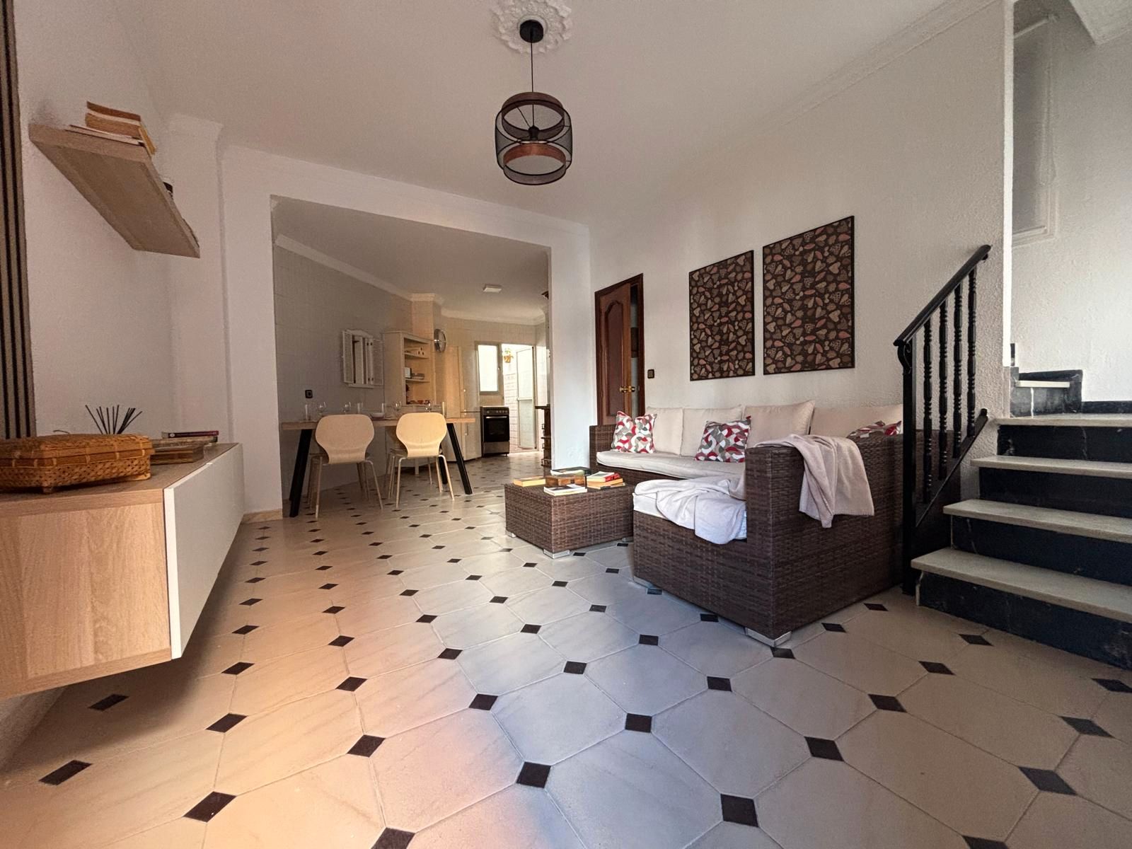 Sala d'estar de Casa adosada en venda en Málaga Capital amb Aire condicionat, Terrassa i Moblat