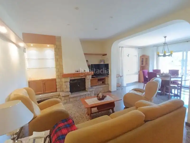 Sala d'estar de Casa o xalet en venda en Caldes de Montbui amb Aire condicionat, Calefacció i Jardí privat