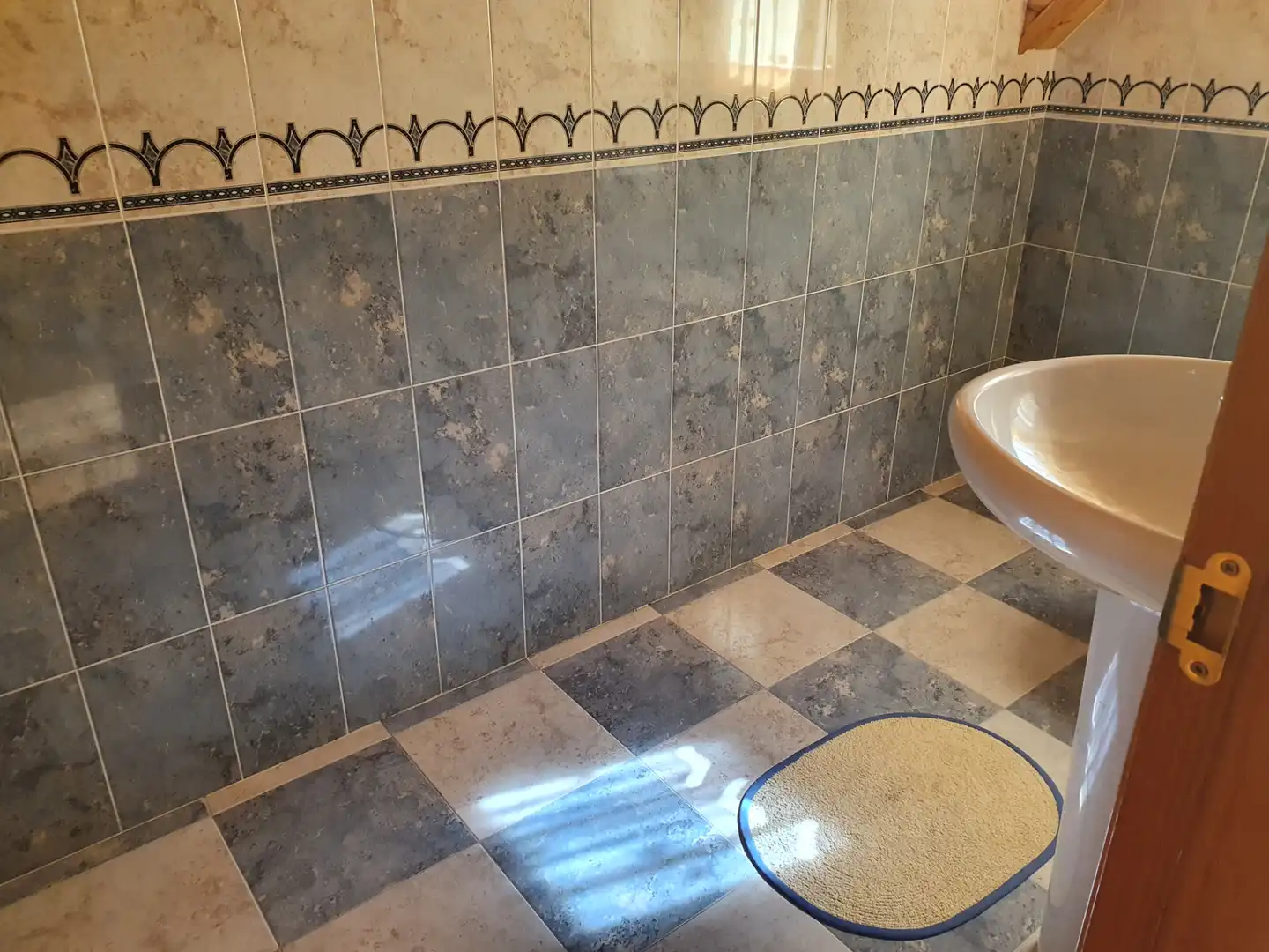 Bany de Casa o xalet en venda en León Capital  amb Calefacció, Jardí privat i Forn