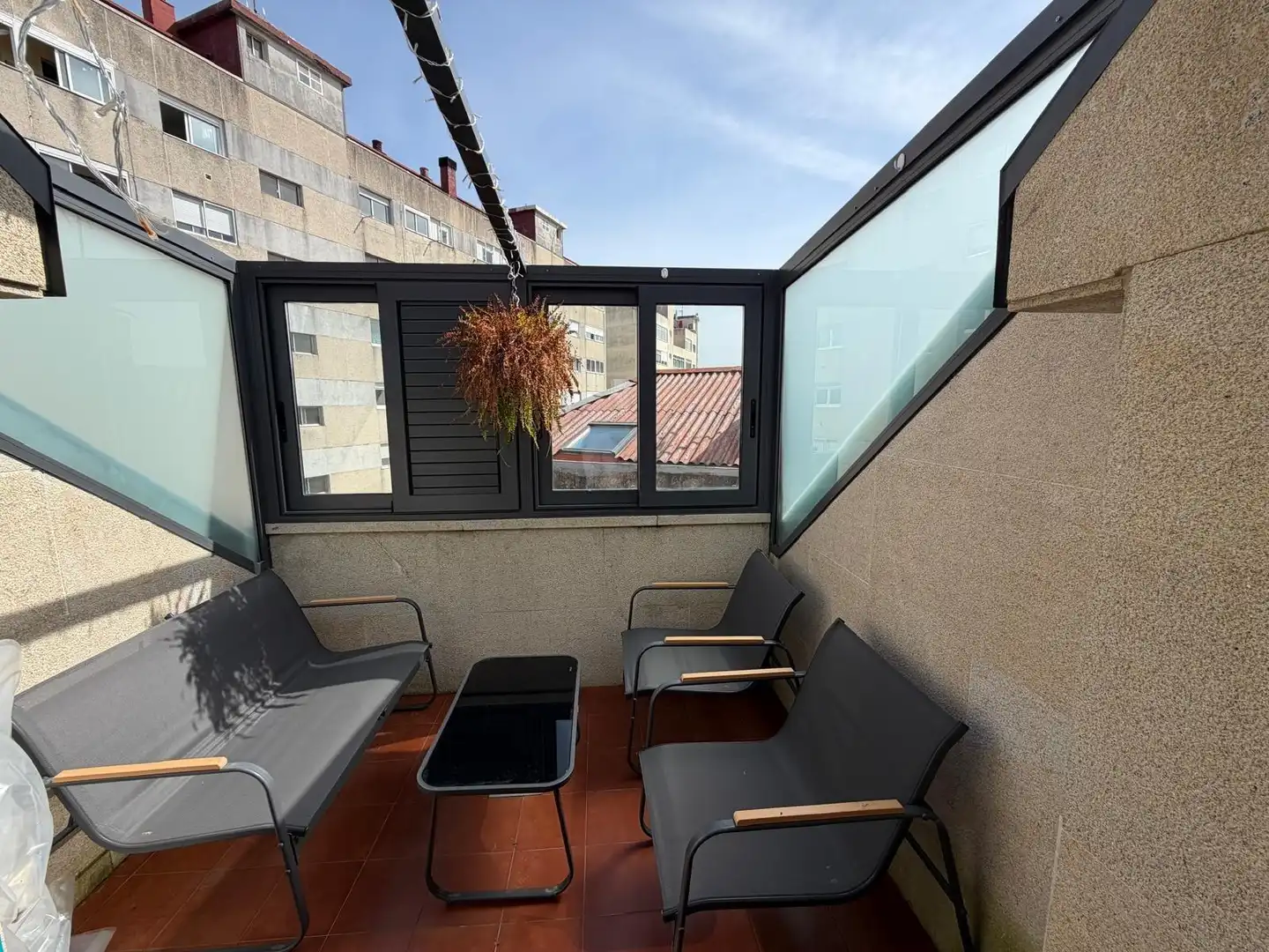 Terraza de Ático en venta en Vigo  con Calefacción, Parquet y Terraza