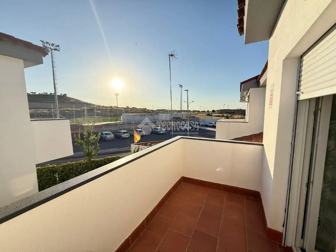 Terrassa de Casa adosada en venda en Ontígola amb Calefacció, Terrassa i Piscina comunitària