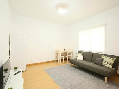 Living room of Flat to rent in  Madrid Capital  with Heating, Furnished and Washing machine