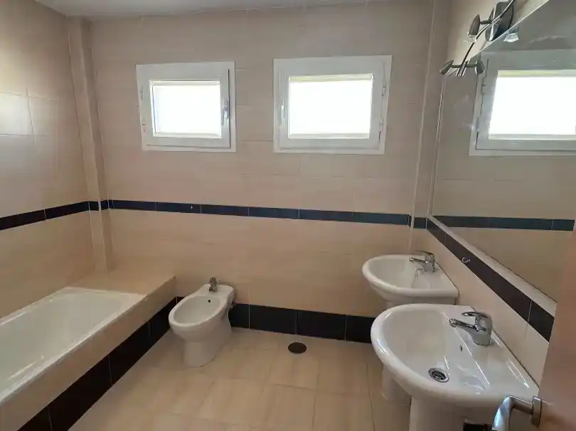 Bany de Pis en venda en Aznalcázar amb Aire condicionat i Piscina