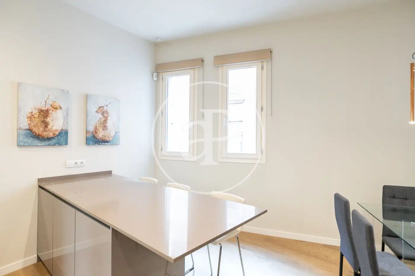 Wohnung zum Verkauf in Barcelona mit Klimaanlage, Heizung und Möbliert