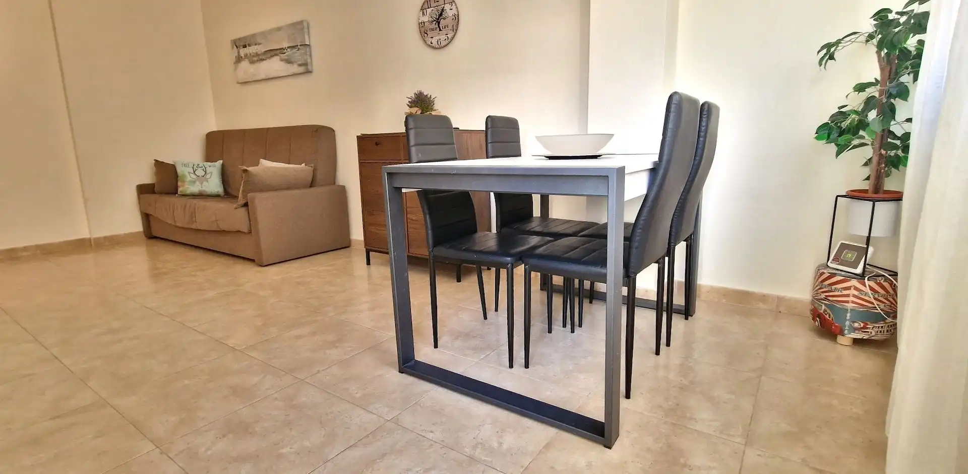 Comedor de Apartamento de alquiler en Torrevieja con Balcón y Internet