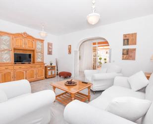 Living room of Flat to rent in Benalmádena  with Air Conditioner, Furnished and Community pool