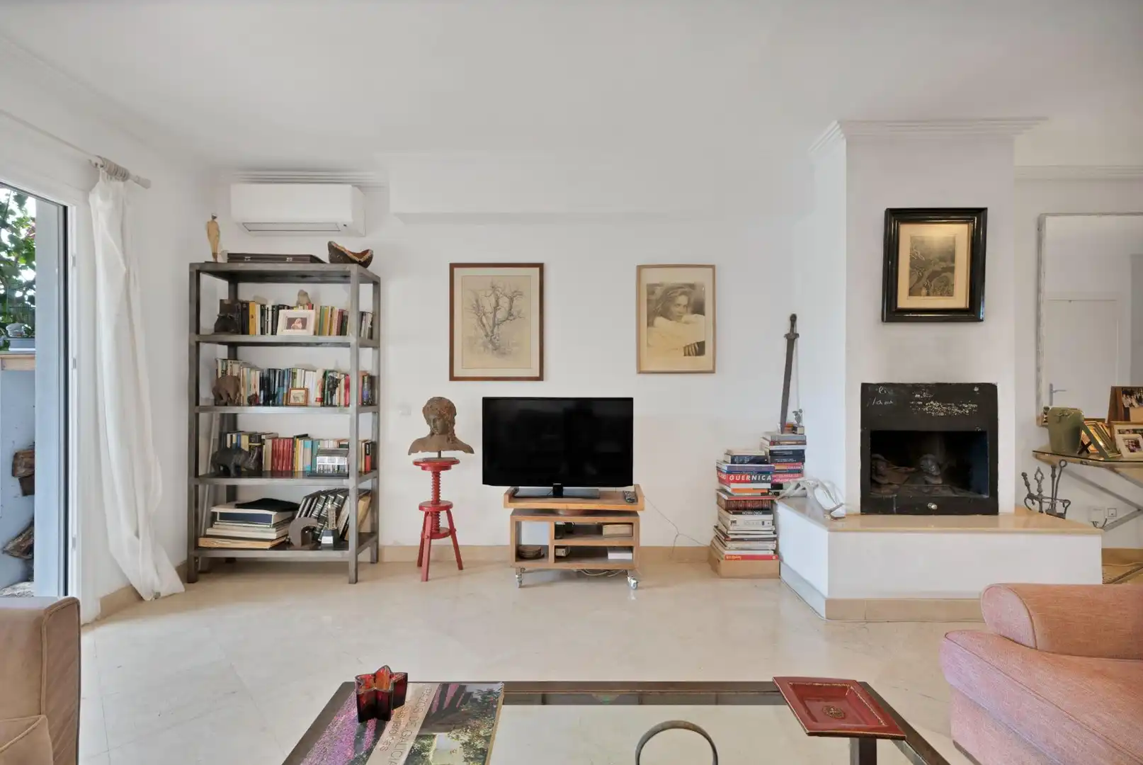 Sala de estar de Casa adosada en venta en Marbella con Aire acondicionado, Terraza y Trastero