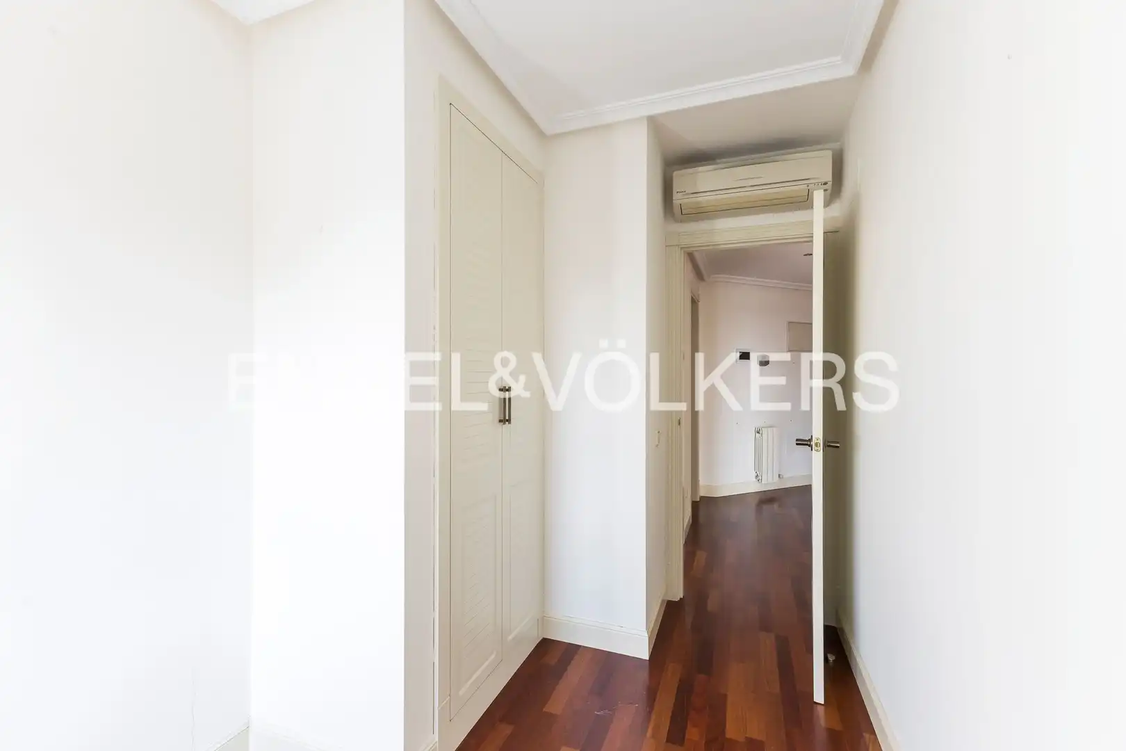 Flat for sale in Madrid  with Air Conditioner, Heating and Swimming Pool